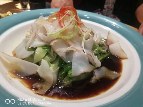 碧綠(lǜ)花(huā)枝片